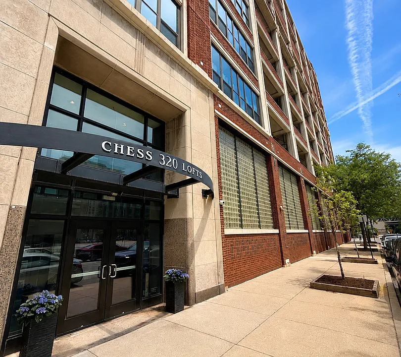 320 E 21st St #716