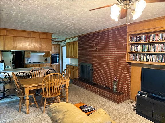 3rd image of 1696 Sparta Rd