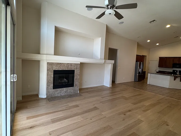 2516 Alma Lidia Ave — Photo 14
