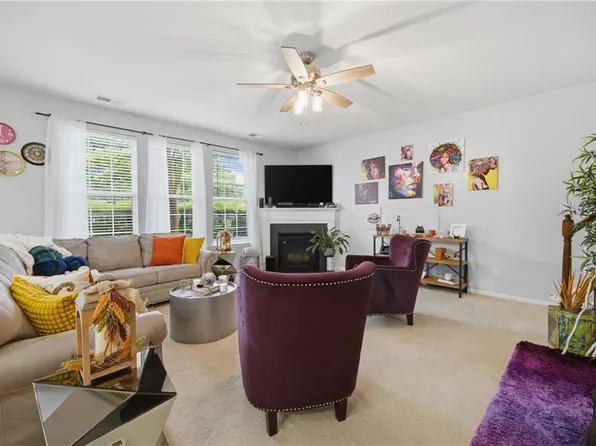 1020 Silver Charm Cir, Suffolk, VA 23435