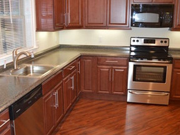 5th image of 128 Osborne St #505