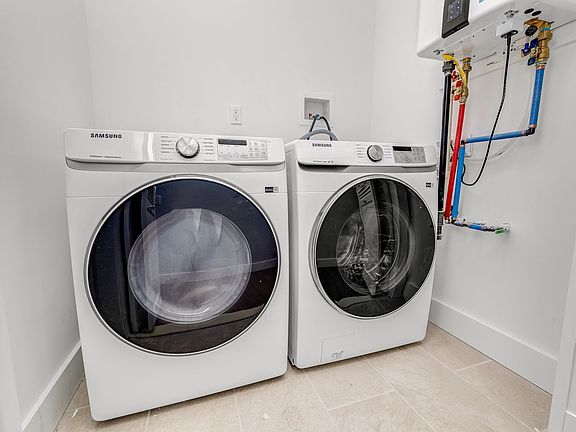 4th image of 117 W 15th St Unit B
