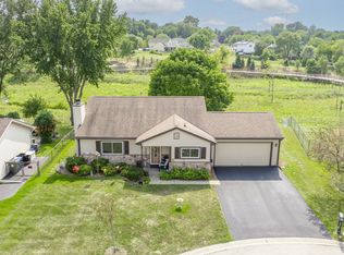 1151 Sandpebble Cir, Algonquin, IL 60102