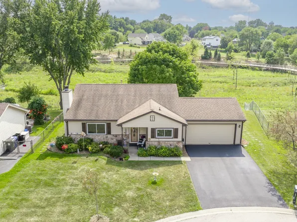 1151 Sandpebble Cir, Algonquin, IL 60102