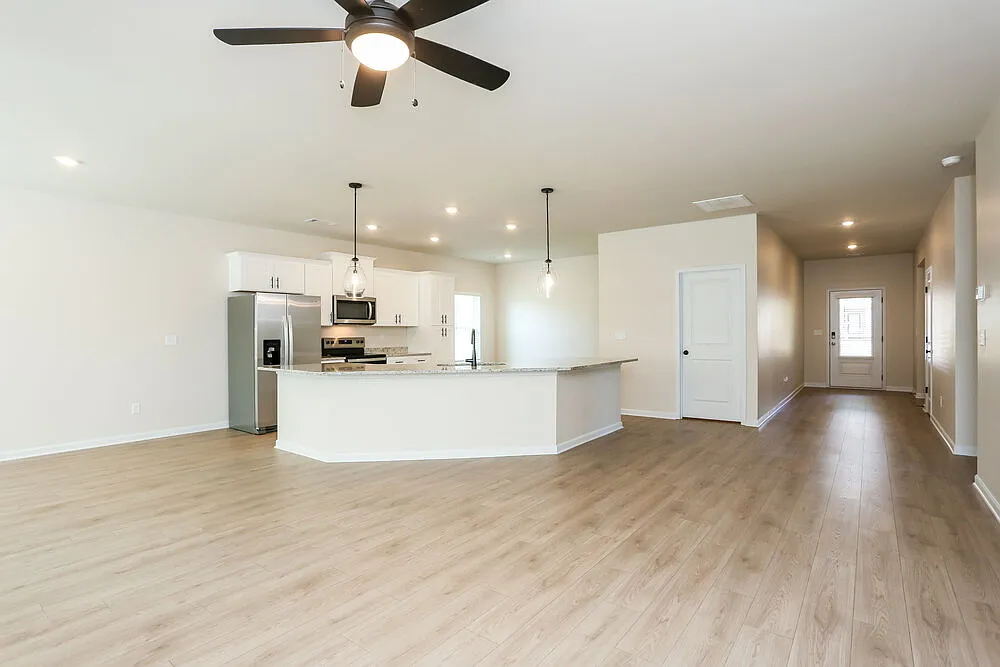 3 bed, 2.0 bath, 1883 sqft, $2,080 — Photo 4