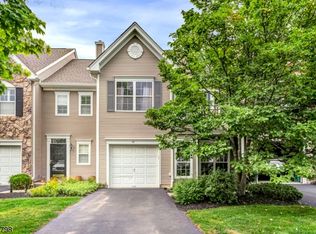 10 Dorchester Dr, Basking Ridge, NJ 07920