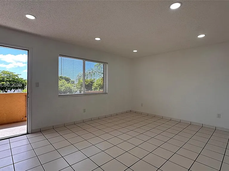 8401 SW 107th Ave #331E — Photo 6