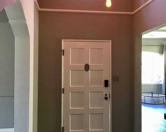 2nd image of 214 S Doheny Dr