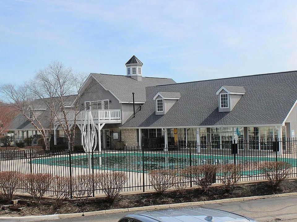 2nd image of 224 Oxford Oak Dr #224