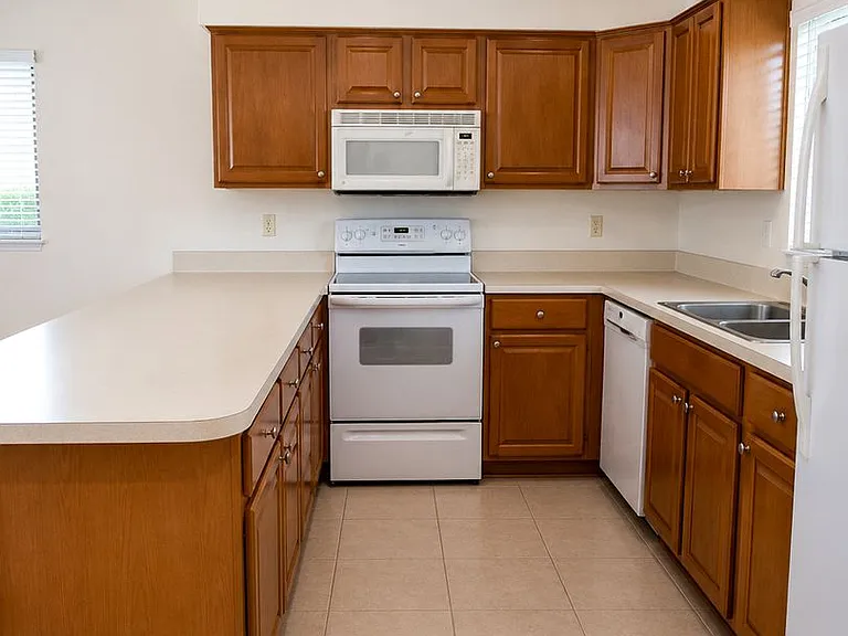 1623 SW Santa Barbara Pl — Photo 11