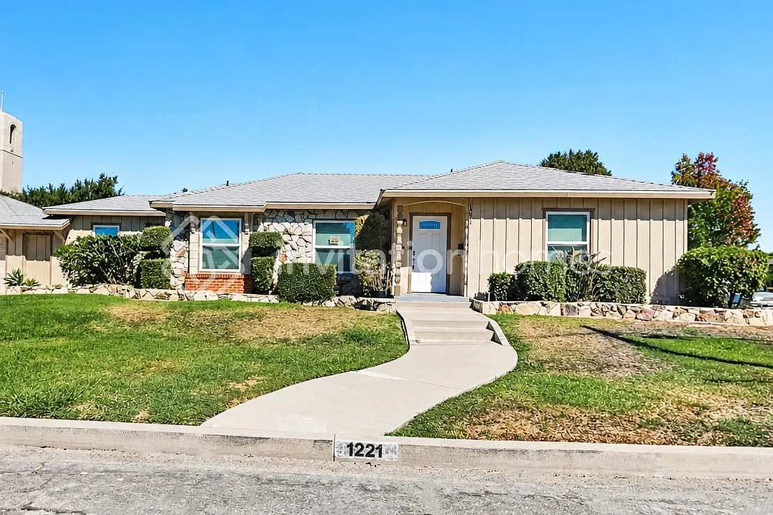 1221 E Roosevelt Rd Long Beach, CA 90807 — Photo 1