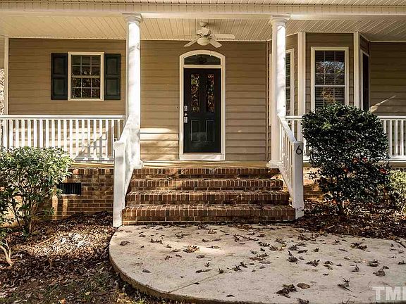 3rd image of 6 Penwick Pl