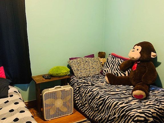 3rd image of 1327 Mole Ave