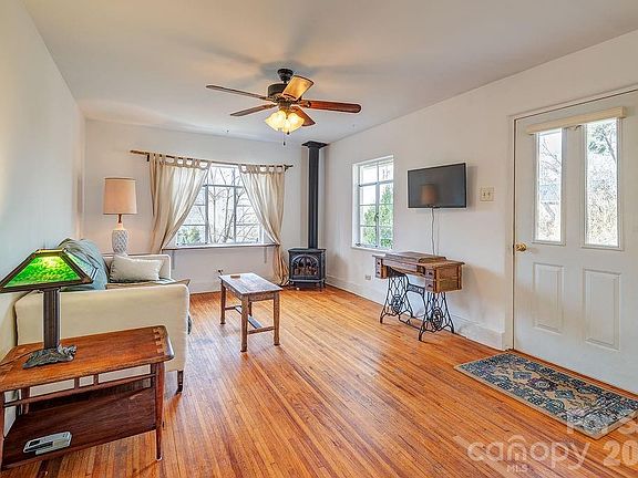 3rd image of 224 Old Home Rd