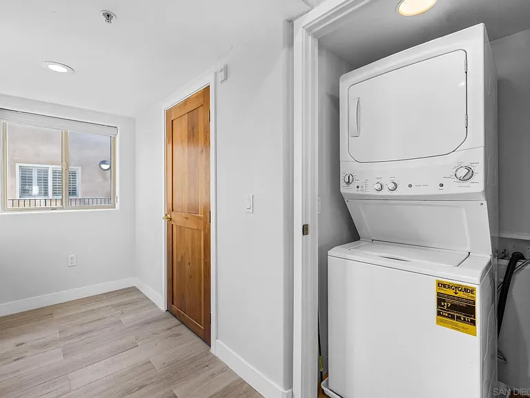 801 W Hawthorn St W #409 — Photo 8
