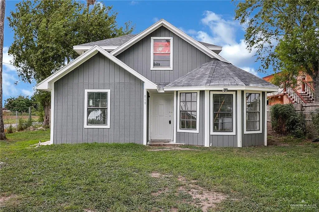 3 bed, 1.0 bath, 1356 sqft, $1,050 — Photo 1