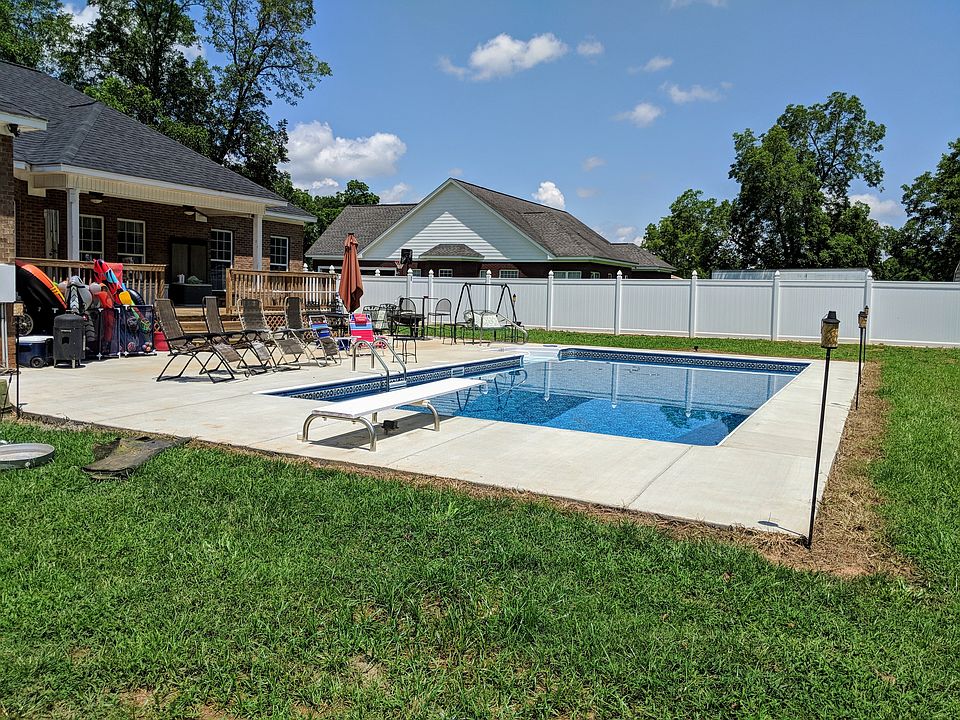 2nd image of 597 Winifred Rd