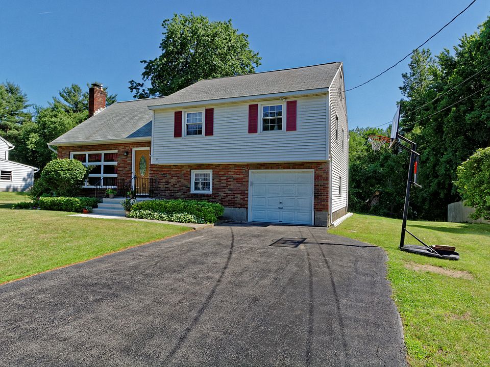 1st image of 11 Roslyn Dr