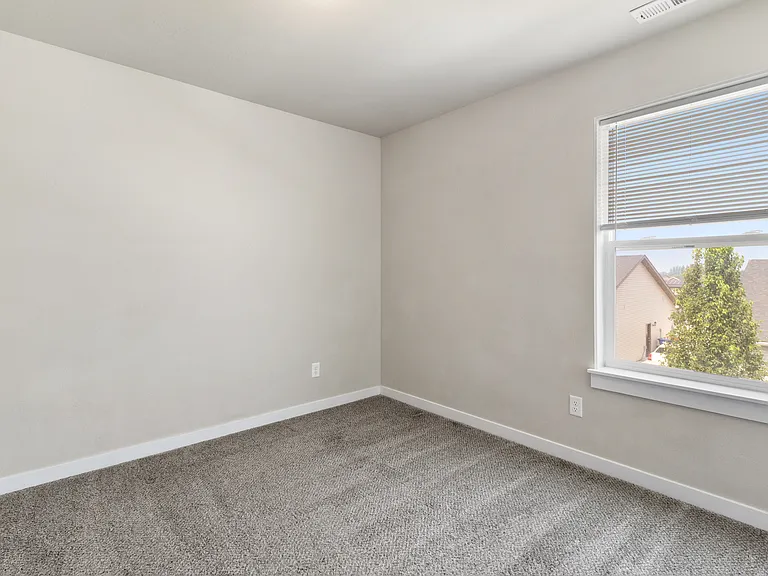 366 Southwood Ave W — Photo 26