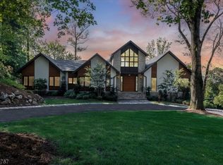 15 Brayton Rd, Livingston, NJ 07039