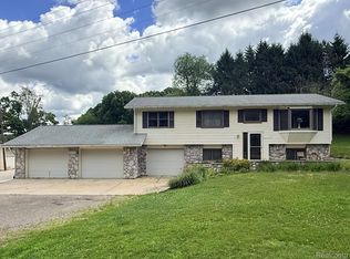2718 Sexton Rd, Howell, MI 48843
