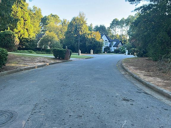 4th image of 810 Lundin Links Ct