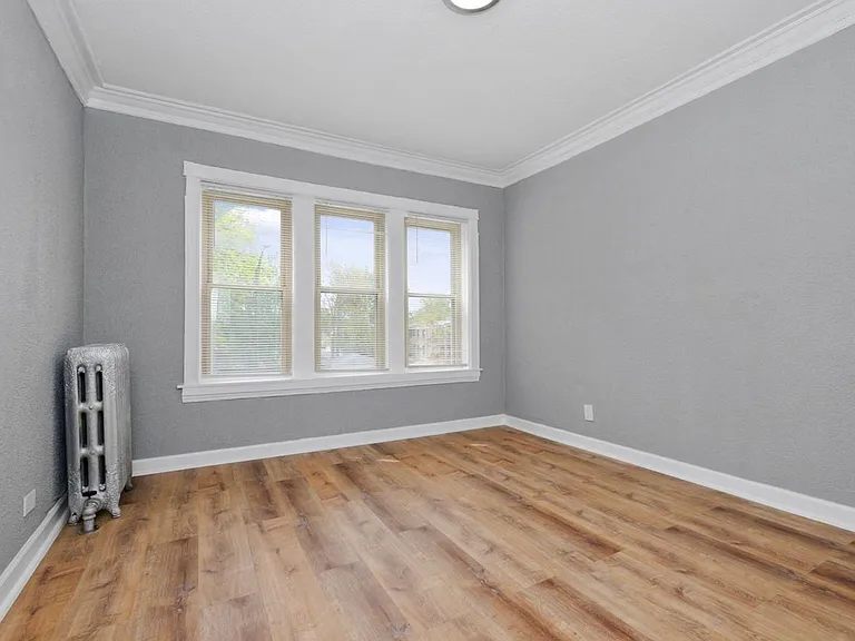 7556-58 S. Calumet Ave. / 320-28 E 76th St. — Photo 21