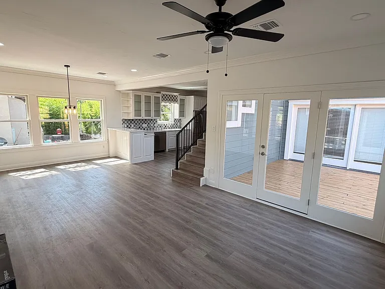 804 E Dean Keeton St — Photo 5