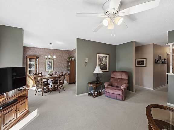 4th image of 4019 Lexington Dr NE APT D