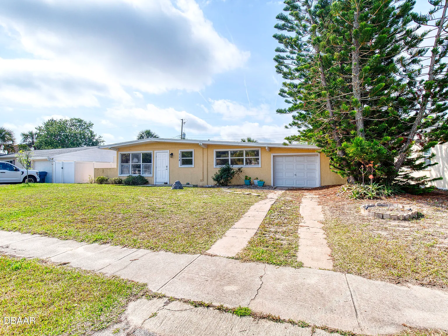 3 bed, 1.5 bath, 1598 sqft, $2,250 — Photo 2