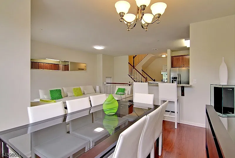 3 bed, 2.5 bath, $3,500 — Photo 3