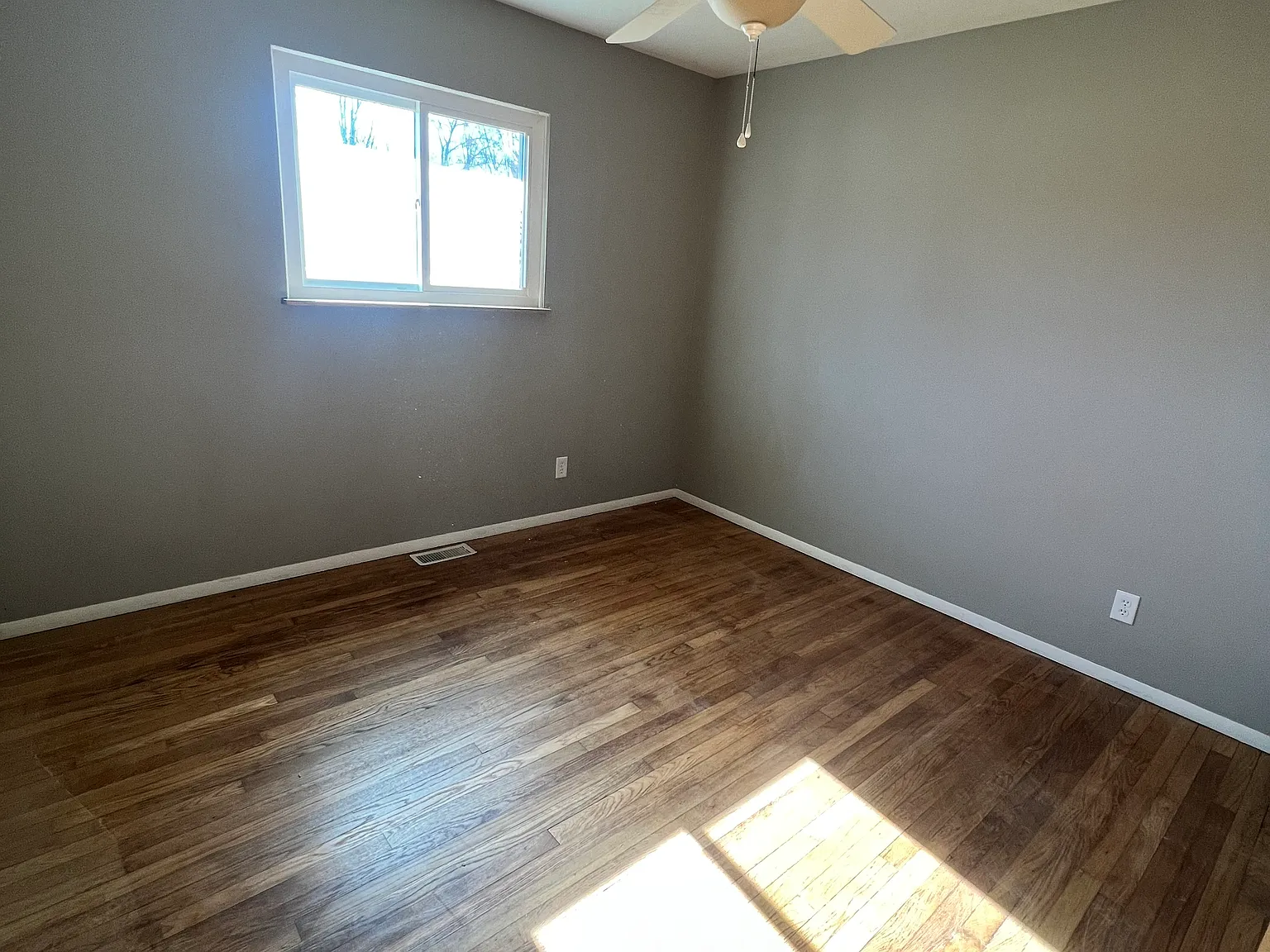 3 bed, 1092 sqft, $750 — Photo 2