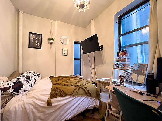 5th image of 71 Thompson St APT 4C