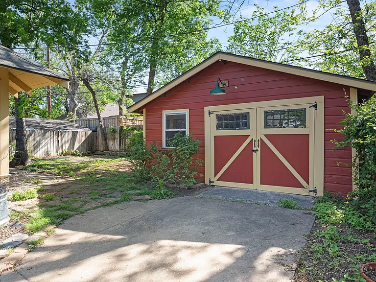 1715 College Ave — Photo 32