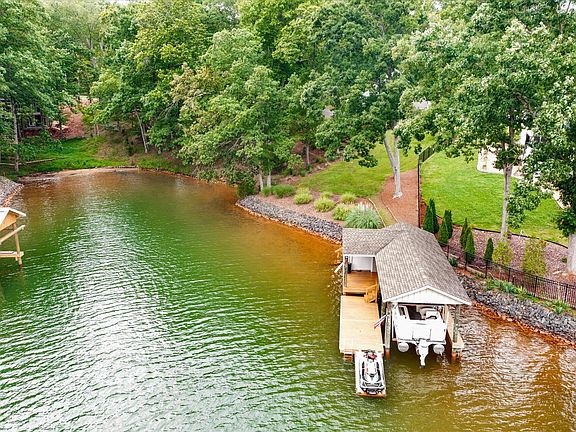 5th image of 220 Big Cove Dr