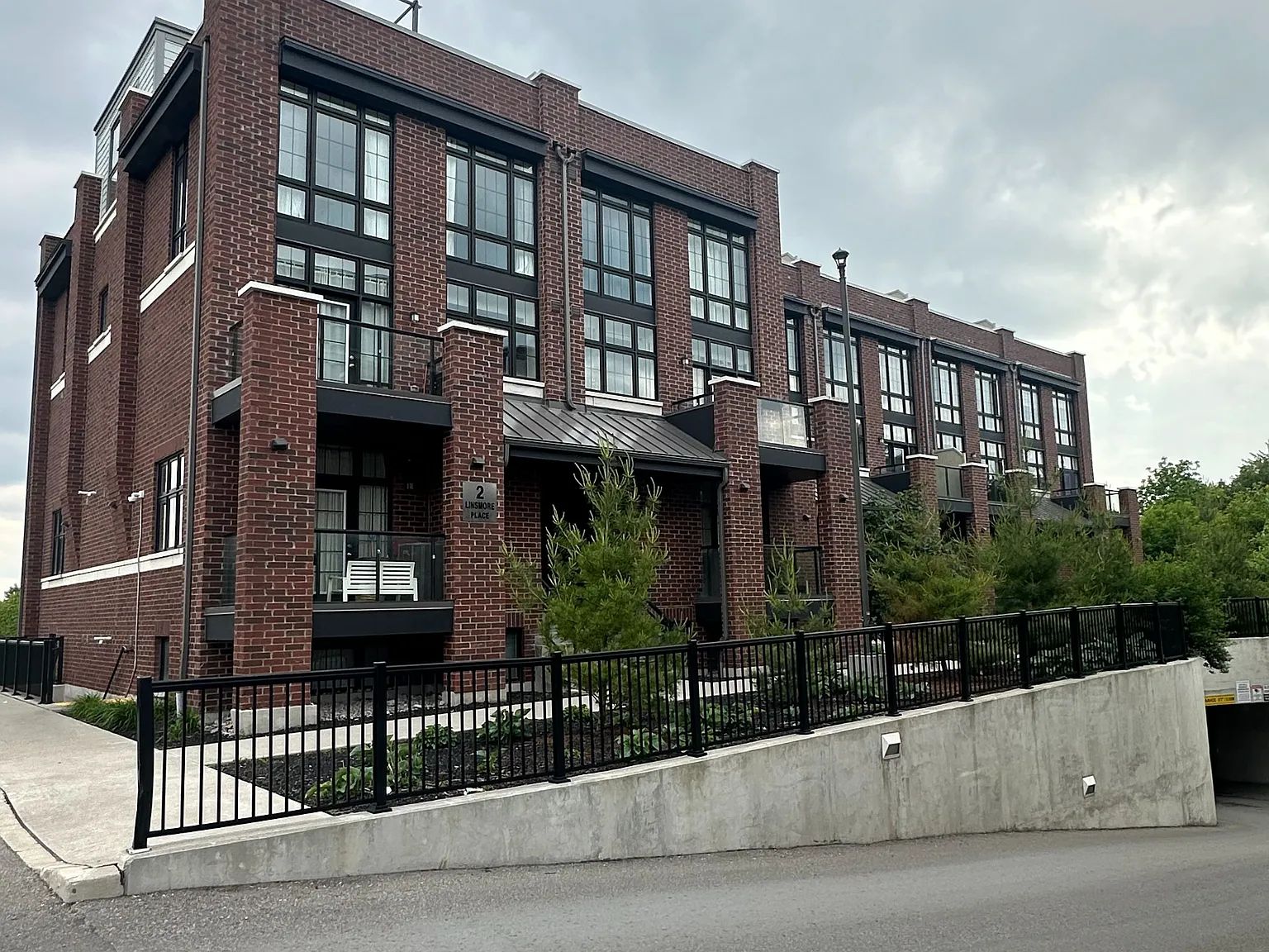 Vista Flats & Towns — Photo 1
