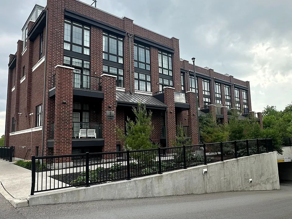 2 Linsmore Pl #306