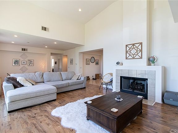 3rd image of 5702 Como Cir