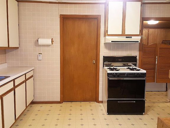 5th image of 2708 Plymouth Ave