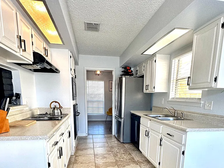 2423 Fairgreen Dr — Photo 4