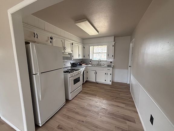 3rd image of 601 N Tompkins Dr
