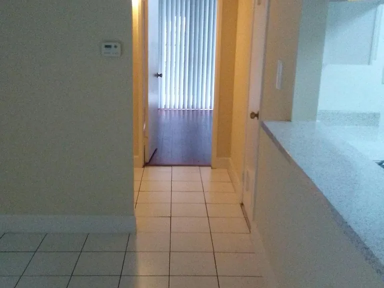 218 W Vermont Ave #7 — Photo 4