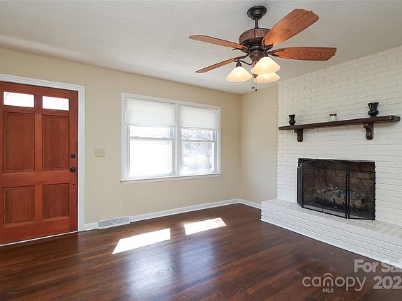 3rd image of 107 Stanford Dr