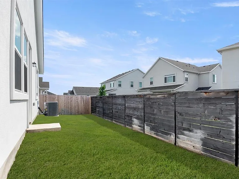 1012 Yaupon Holly Dr — Photo 29