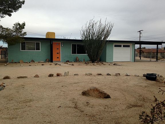 Beautifully updated Mid century modern Oscar Bailey home I 29m Palms. House surrounded by beautiful desert landscaping.