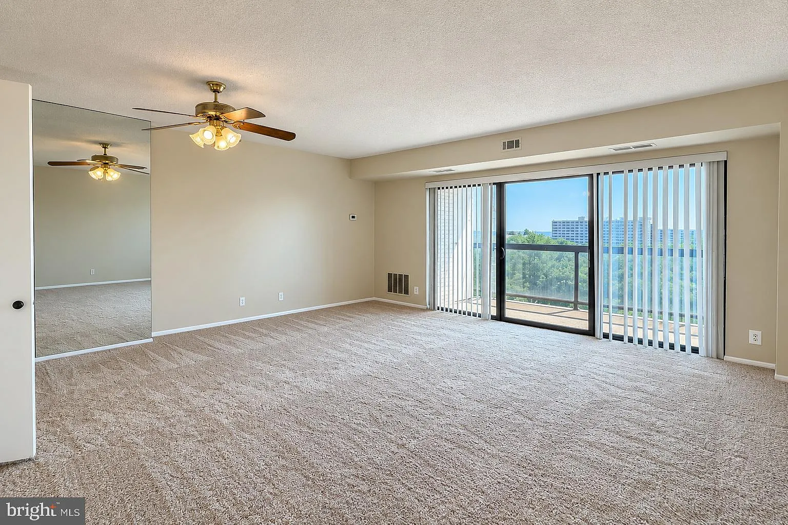205 Yoakum Pkwy — Photo 3