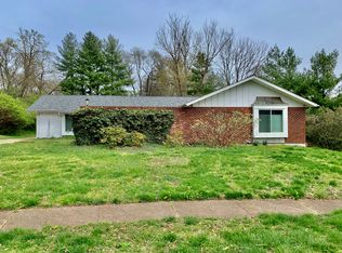 10 Silvercreek Ln, Ballwin, MO 63011
