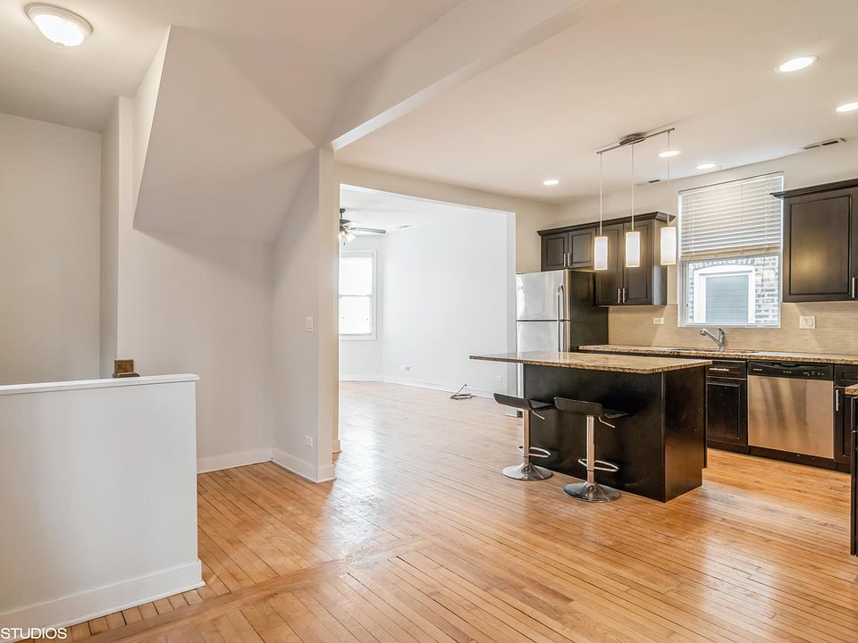 1st image of 2122 N Sawyer Ave #2