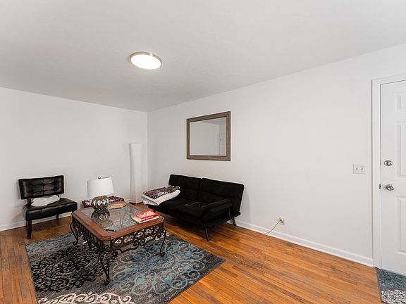 4th image of 202 Washington St