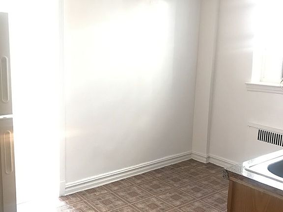 5th image of 880 E 14th St #3